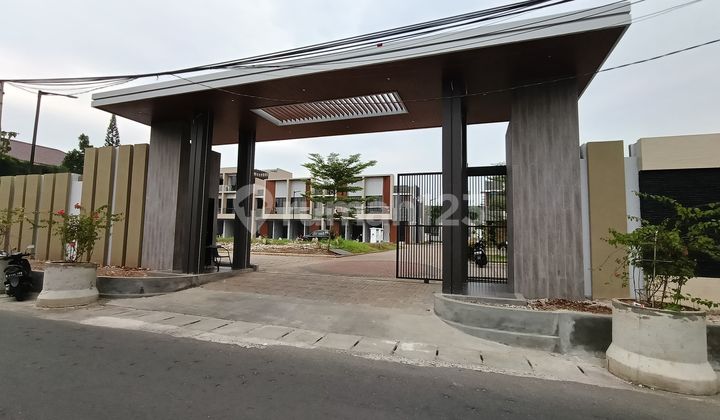 2-Storey House - Luxury in West Jakarta - Ready to Occupy 2-Storey House - Luxury in West Jakarta - Ready to Occupy