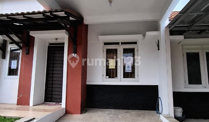 For Rent House in Kota Baru Parahyangan Tatar Banyak Sumba Bandung Comfortable and Ready to Occupy Strategic Location