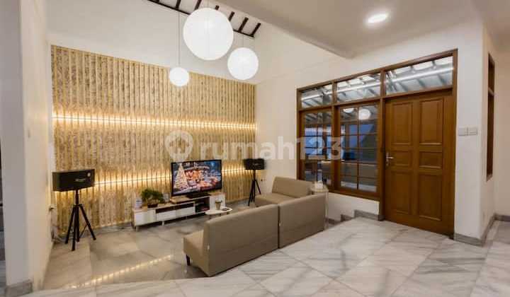 Dijual Rumah Mewah Full Furnished Ada Kolam Renang Hunian Nyaman Asri dan Tenang Lokasi Strategis