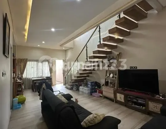 2-Storey House in Buahbatu Regency