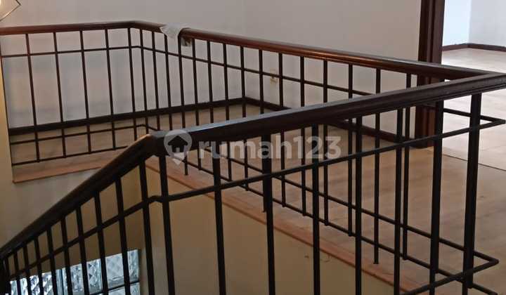 Dijual Rumah 3 Lantai di Setra Duta Aksesmudah ke Jalan Utama dan Fasilitas Umum Lingkungan Aman dan Nyaman Dijual Rumah 3 Lantai di Setra Duta Aksesmudah ke Jalan Utama dan Fasilitas Umum Lingkungan Aman dan Nyaman