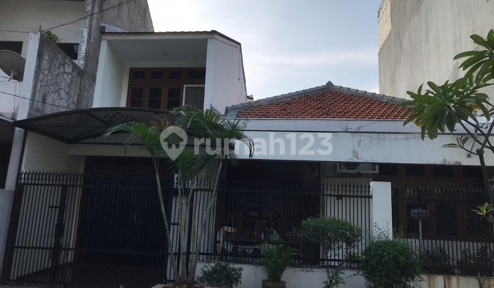 Rumah 3 Kmr Tidur Dekat Halte Transjkt di Tomang Jakarta Barat
