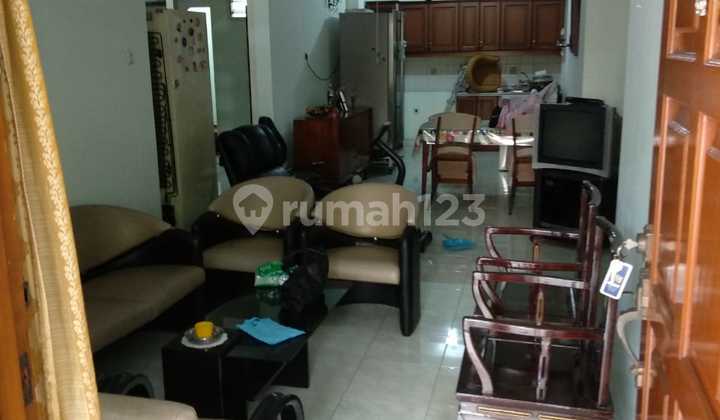 Nice House in Tomang 2