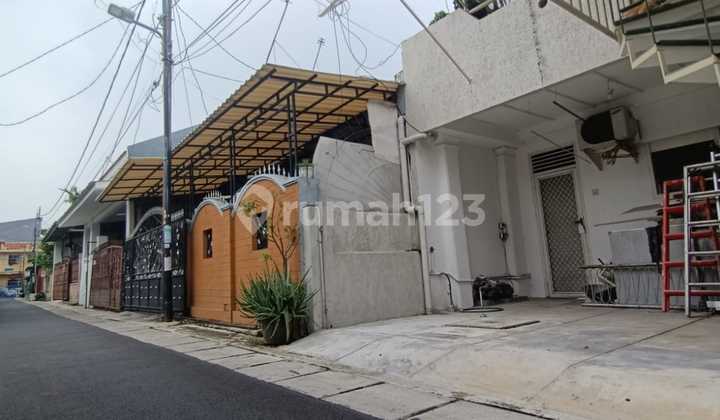 Rumah 3 Lantai Lokasi Strategis di Senen, Jakarta Pusat 2
