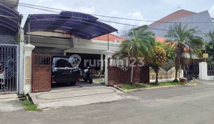 Sell a house in Surabaya City, flood-free.