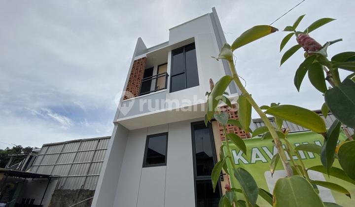 Compact 2-story house near Harjamukti Cibubur LRT Station Compact 2-story house near Harjamukti Cibubur LRT Station