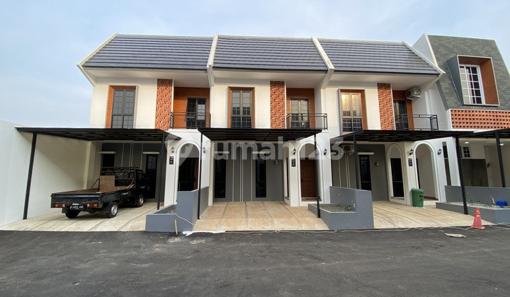 Harjamukti, Depok. Rumah moderen dekat Stasiun LRT Harjamukti Cibubur