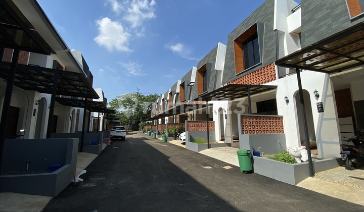 Rumah mewah dan moderen lokasi dekat pusat kota depok dan nempel cibubur, SHM