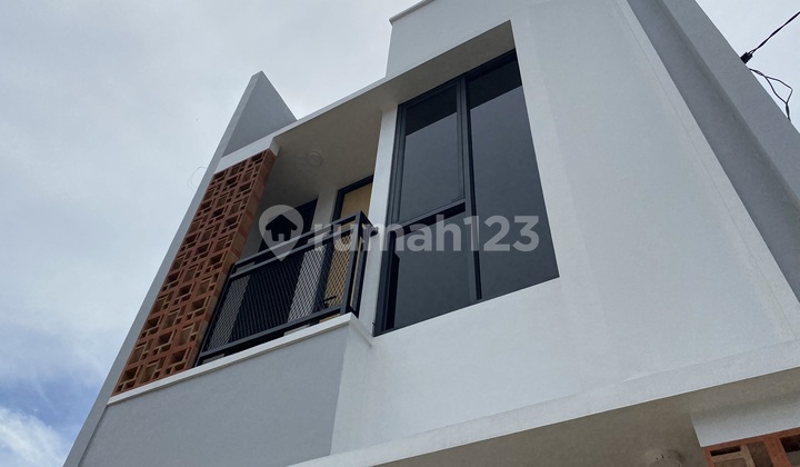 Compact 2-story house near Harjamukti Cibubur LRT Station Compact 2-story house near Harjamukti Cibubur LRT Station