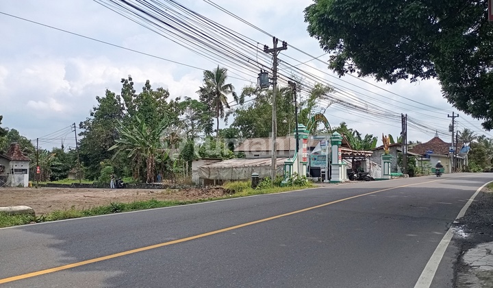 Tanah Strategis, Tepi Jl. Raya, 5 Menit Kampus Uii & Kopi Klothok Tanah Strategis, Tepi Jl. Raya, 5 Menit Kampus Uii & Kopi Klothok