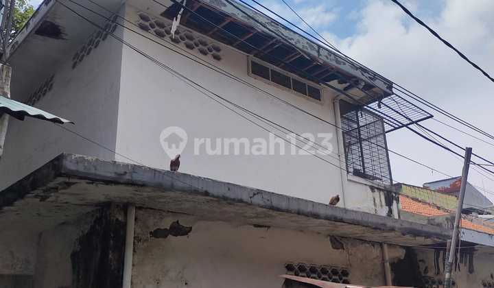 Rumah Tua 2 Lantai Akses 1 Mobil Lega Bebas Banjir Area Cideng