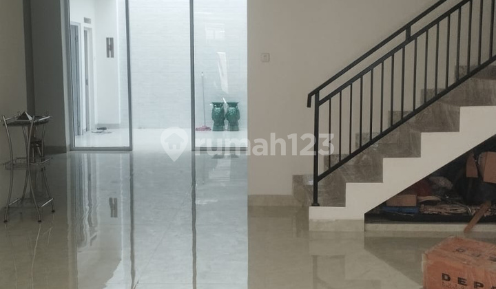 Rumah Siap Huni di Perumahan Kemayoran, Lokasi Strategis 8x22 m