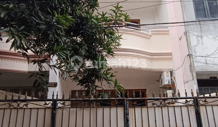 Rumah 3,5 Lt Mangga Besar LT 95M2 Bebas Banjir Lokasi Strategis