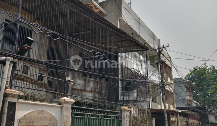 Ruko Gandeng 3 Unit di Glodok, SHM, Cocok Hunian & Usaha