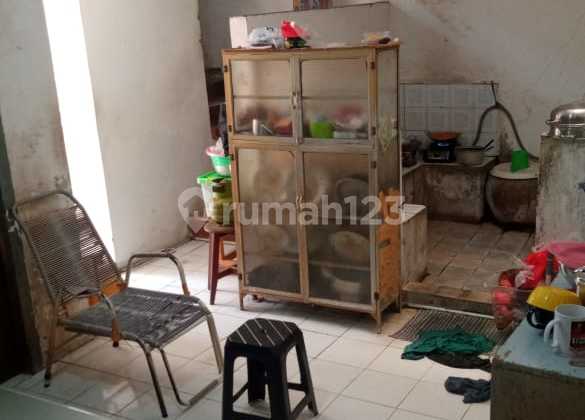 Old House in Mangga Besar 120 M2 Strategic Location in the City Center