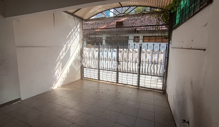 3-Storey Shop House Ready for Occupancy Flood-Free Glodok 2