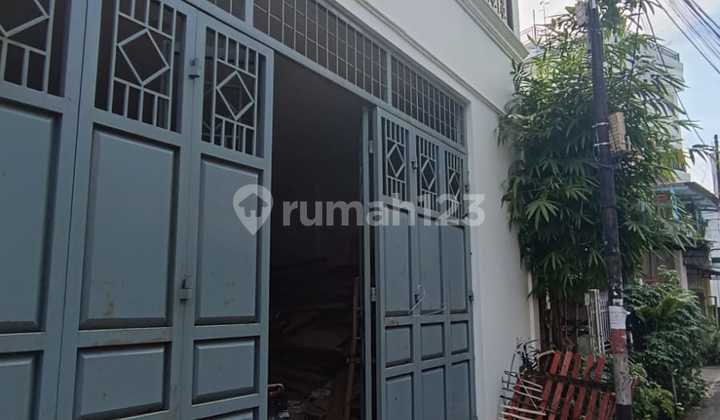 New Full Plong 3-Story House, Jembatan Lima, 6X17 M