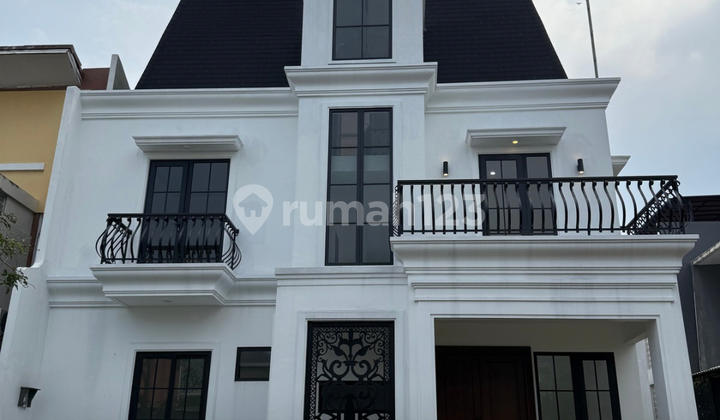 For Sale 3-Story House Classic Design Bsd The Icon For Sale 3-Story House Classic Design Bsd The Icon