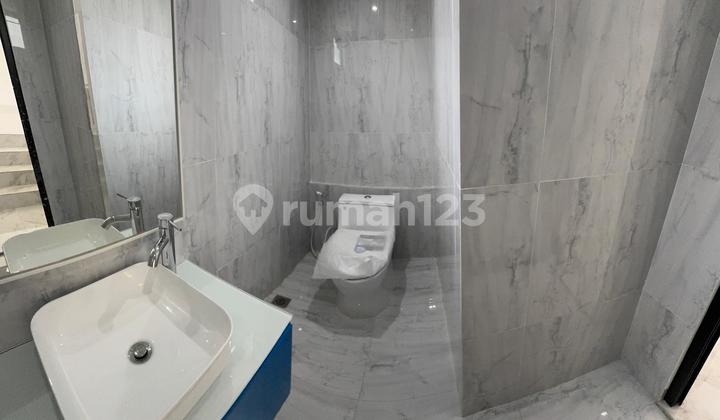 Hoek Brand New Foresta House - BSD City 7.45m Reduced to 7.3m