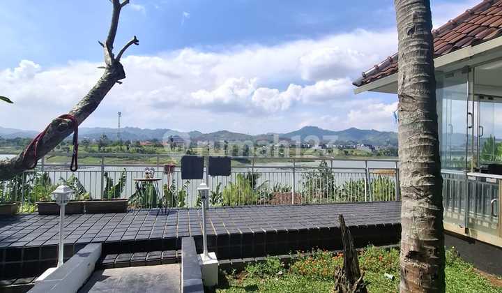 Jual Rumah View Danau di Kota Baru Parahyangan