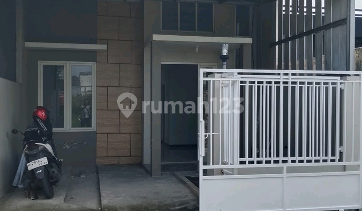 For Rent Ready-to-Occupy House in Rungkut, South Surabaya For Rent Ready-to-Occupy House in Rungkut, South Surabaya