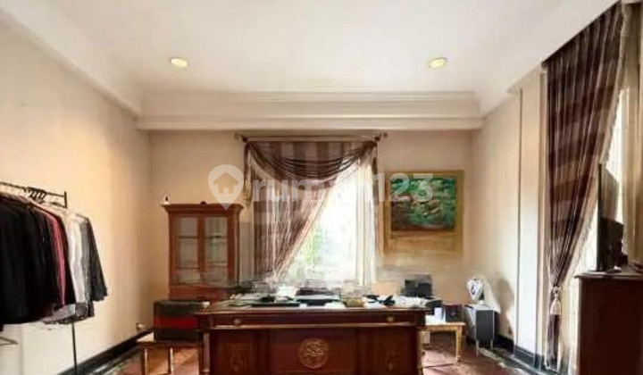 Dijual Rumah Mewah Graha Famili 2