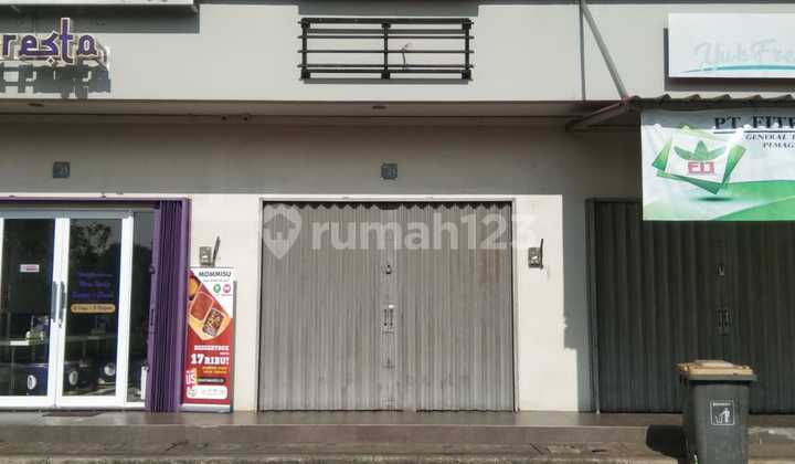 For Rent Cheap Shop House Ground Floor Only Strategic Location at La Monte, Western Boulevard Street, Grand Wisata Housing, Lamonte Shop House, Jl. Western Boulevard Perumahan Grand Wisata, Bekasi City