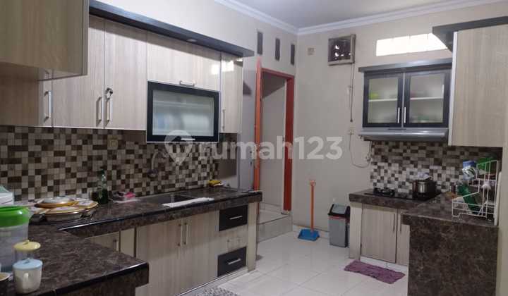 Disewakan Rumah Hook Nyaman Strategis 2