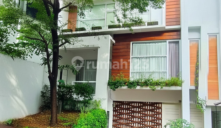 Rumah Townhouse Nyaman Dalam Komplek Cluster di Jagakarsa Rumah Townhouse Nyaman Dalam Komplek Cluster di Jagakarsa