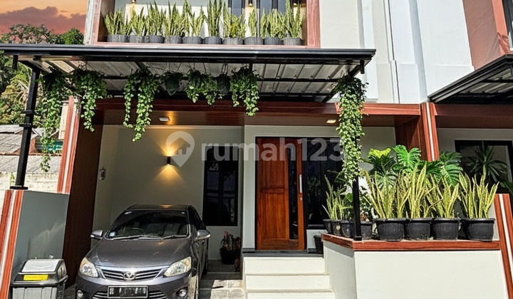 Dalam Komplek Rumah Desain Mewah di Bandar Lampung