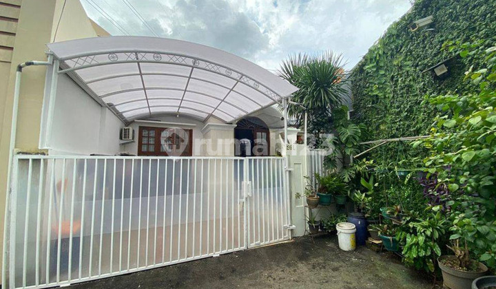 Second-Hand House Ready to Occupy in a Complex in Kebagusan 2