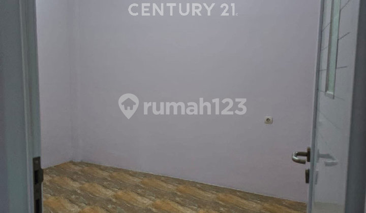 For Sale 2 Two-Story Shophouses Well-Maintained in Front of Gas Station 2