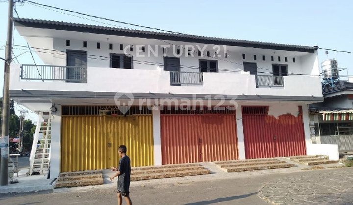 Strategic Shop House Very Economical Price New Building Busy Location 2