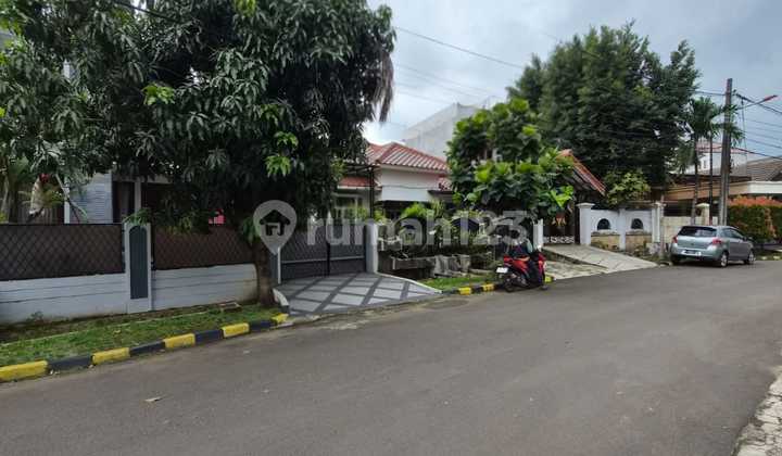 Rumah Second Dlm Komplek Jatiwaringin Jln Lebar Dekat Tol dan LRT