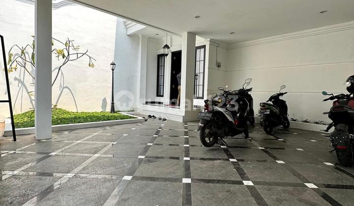 New Classic 2-Story House Fully Furnished Jagakarsa