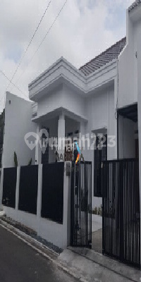 Dijual Rumah Bagus Lokasi Strategis di Letjen S.parman Malang Dijual Rumah Bagus Lokasi Strategis di Letjen S.parman Malang