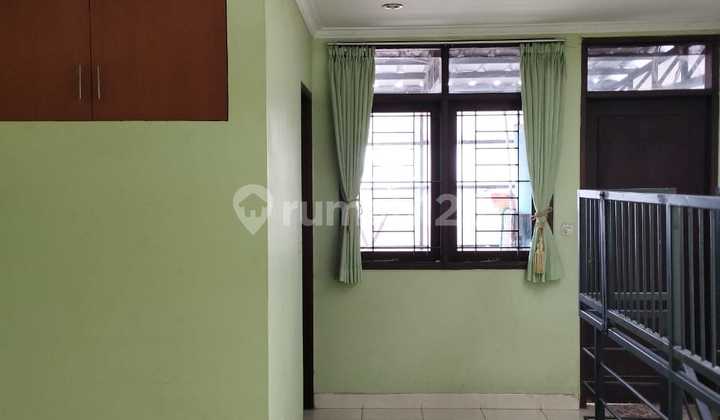 Rumah 2,5 lantai di KBP dgn Taman belakang