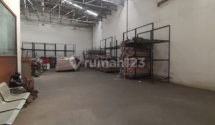 Gudang dan toko di Cigondewah Gudang dan toko di Cigondewah