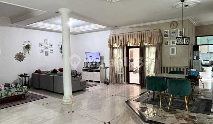 Relaxing 2-story house in Setra Duta Relaxing 2-story house in Setra Duta