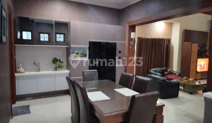 Rumah Pondok Hijau Bandung ada kolam renang 2