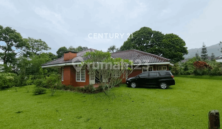 Villa in Cisarua Bogor Land Area 4650 M2 Super Large Land Villa in Cisarua Bogor Land Area 4650 M2 Super Large Land