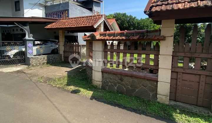 Rumah Asri dengan Halaman Luas Lokasi Strtegis Dekat Pusat Kota 2