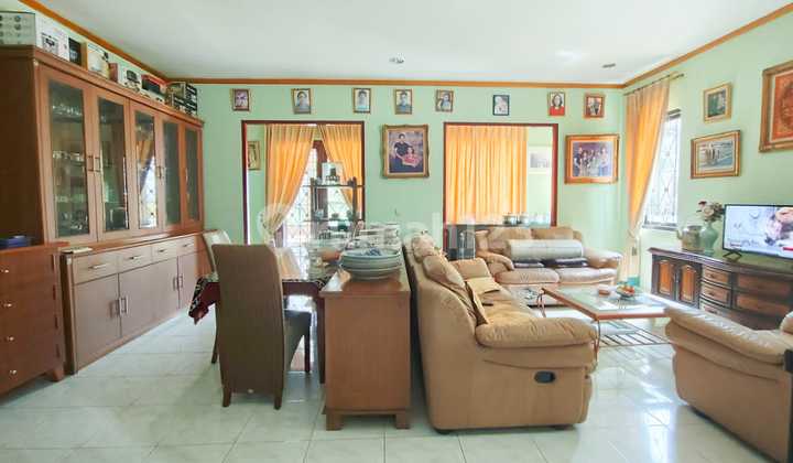 Strategic Location Near the City Center, Cool and Fresh Air 2