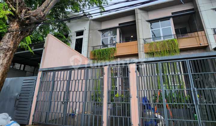 2-Story House Ready to Live in Strategically Located in Meruya, Only 2 People