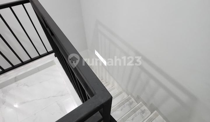 Rumah Baru 3 Lantai Lokasi Strategis Siap Huni 2