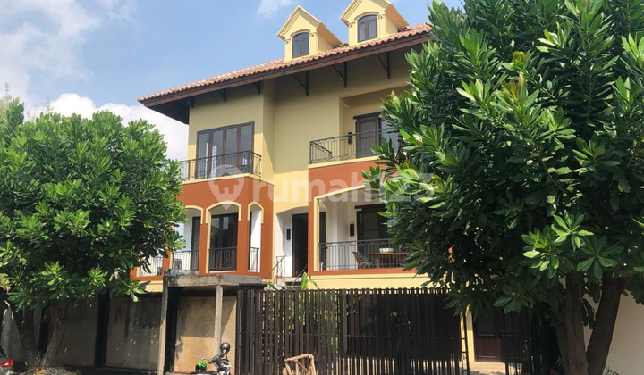 Rumah Mewah Lengkap Kolam Renang 2.5 Lantai Pik 1