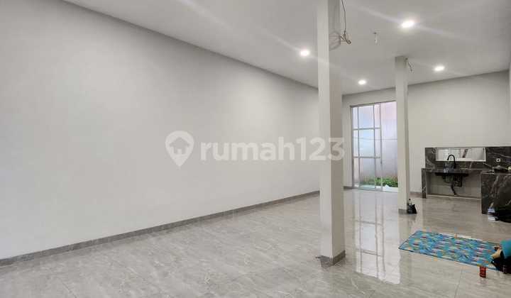 2-Story House Ready to Live in Strategically Located in Meruya, Only 2 People 2