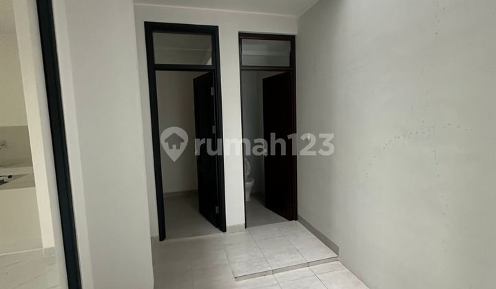 Rumah Modern Minimalis di Bukit Nirmala, Pik 2 Dekat Akses Tol 2