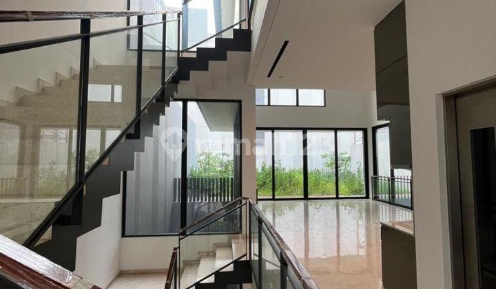 Jual Rumah Mewah Navapark Lokasi Strategis Dekat Tol