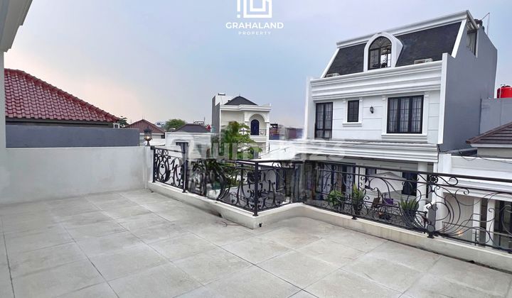 Rumah Classic Tiga Mewah Tiga Lantai Rooftop Dalam Towenhous 2